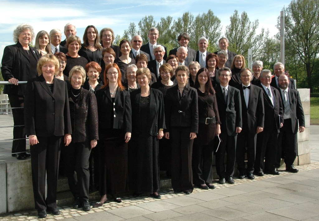 Amberger Chorgemeinschaft vor dem ACC (Mai 2010)